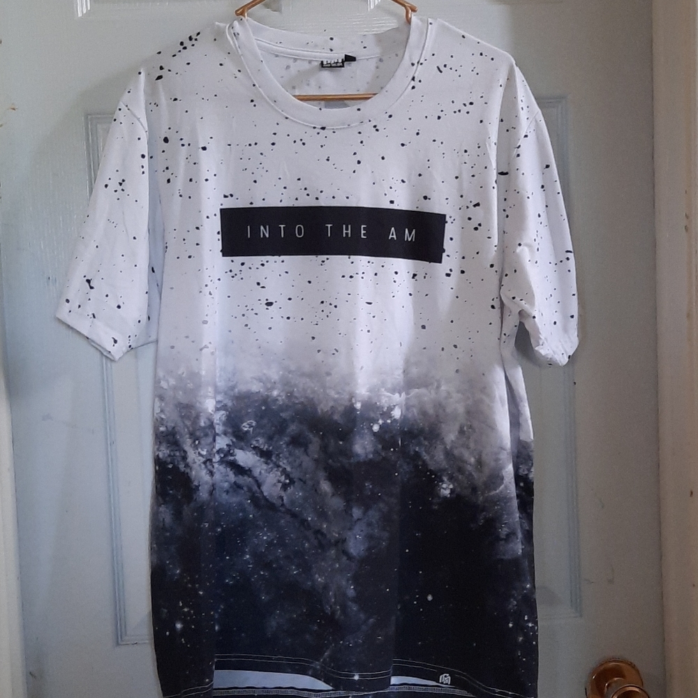 Graphic tee